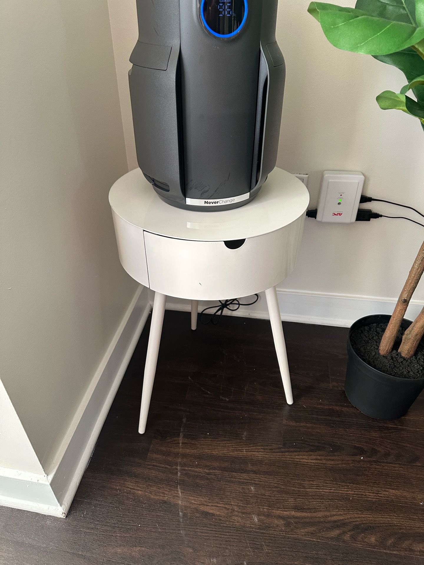 William Sonoma Mitzi Table White