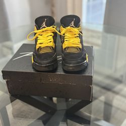 Jordan 4 Thunders 