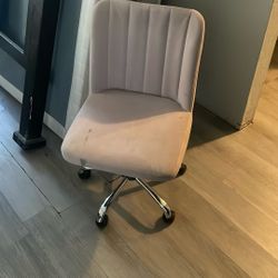 Desk/vanity Rolling Chair