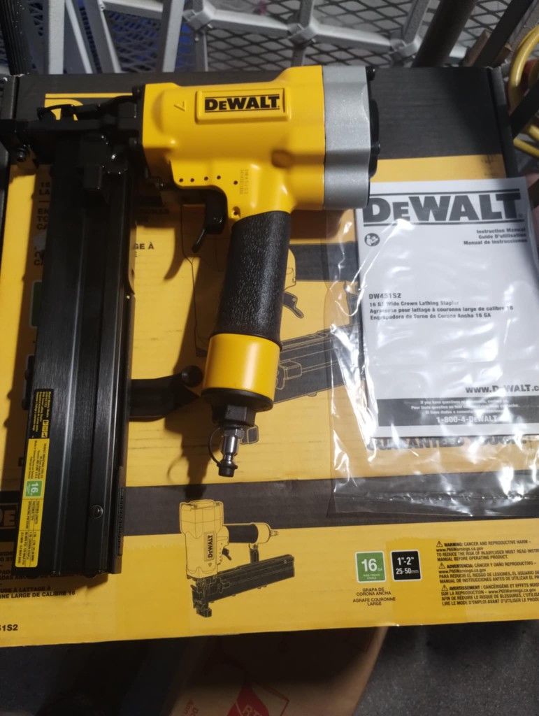 New Dewalt 16 ga wide crown lathing stapler 1"-2" dw451s2