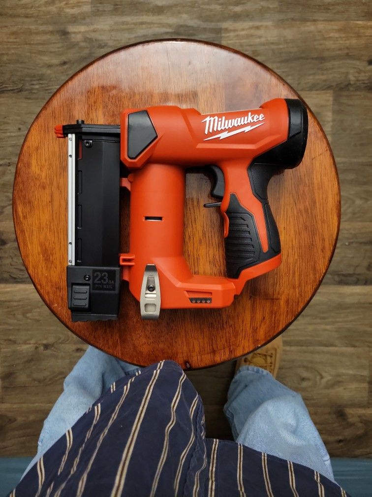 Milwaukee 23 Gauge Pin Nailer