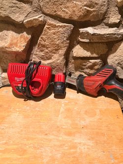 Milwaukee hacksaw w/ battery & charger