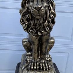 Large Lion Statue 