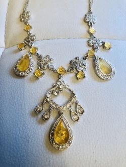 Yellow stone necklace