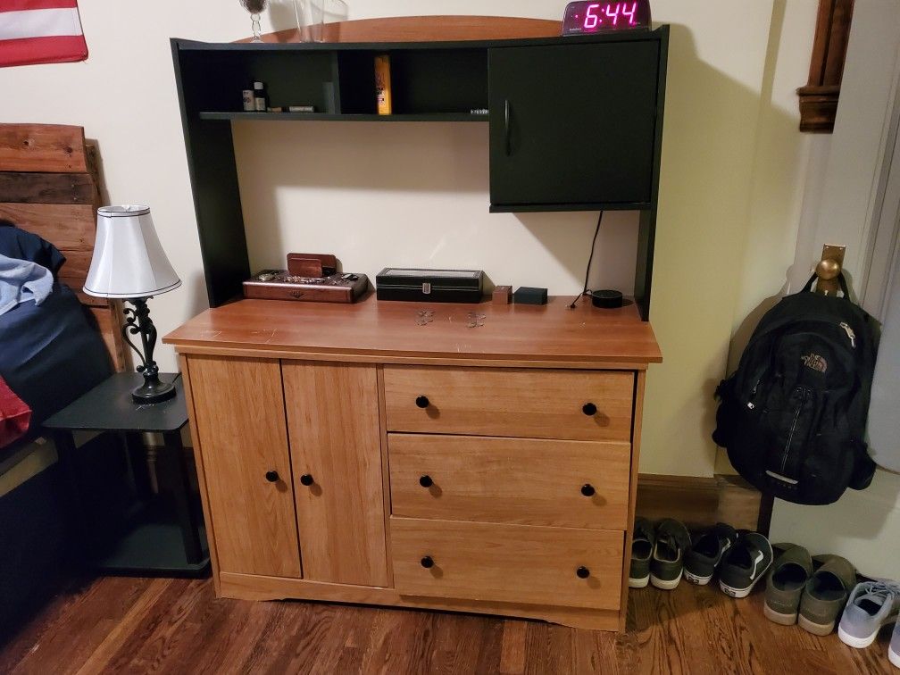 Dresser with top