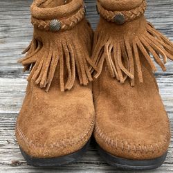 MINNETONKA FRINGE SUEDE BOOTIES (shoes) 