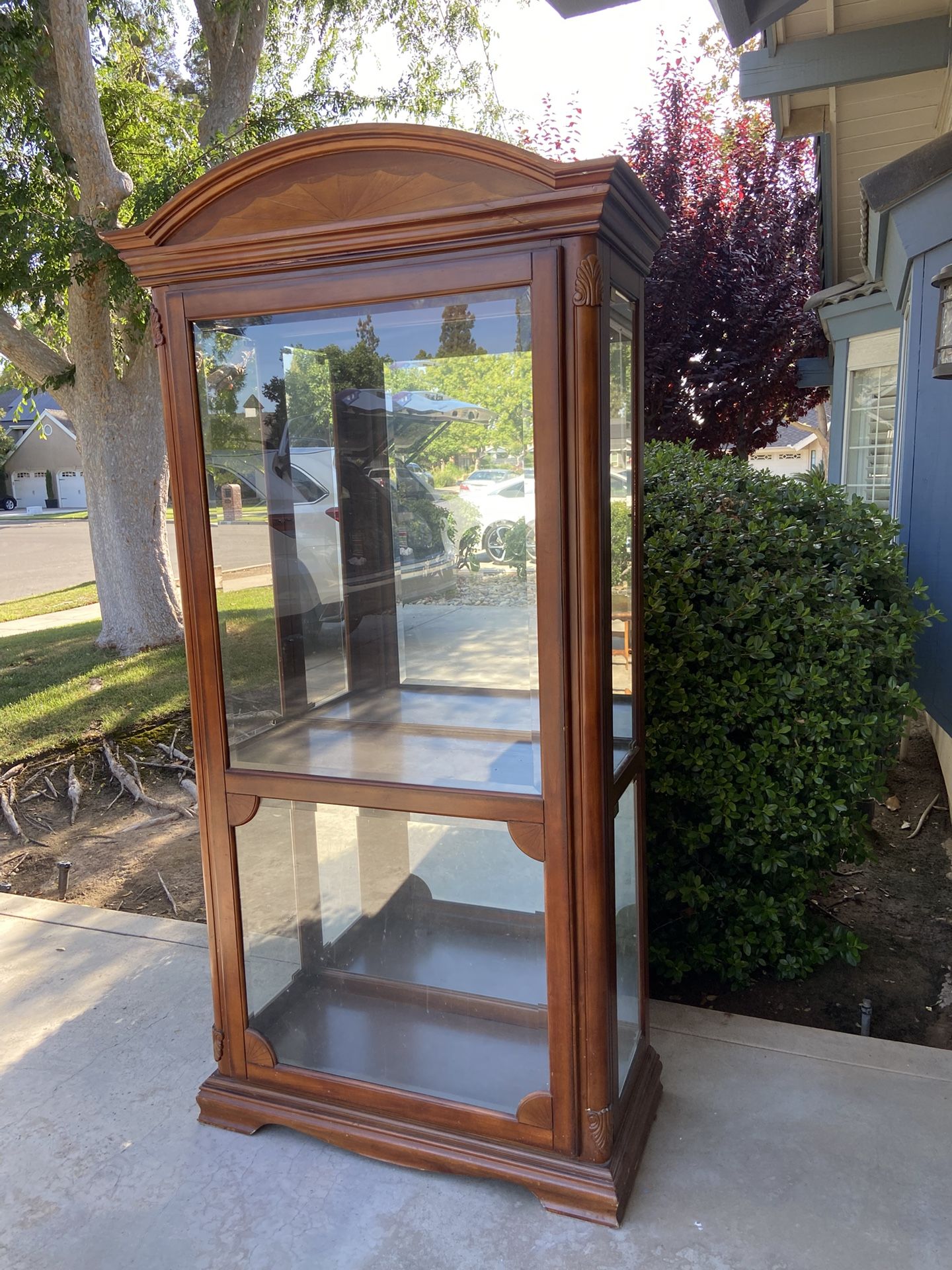 Curio cabinet With Glass Shelves And Lights