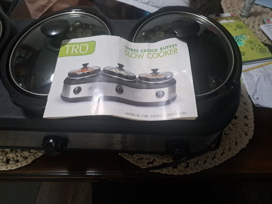 Macy's TRU 2.5 Quart Three Crock Buffet Slow Cooker