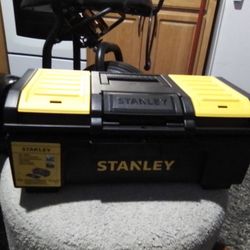 Stanley 16"/40 cm Latch Toolbox/Lockout Kit