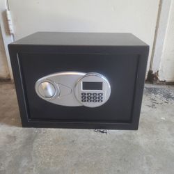 Caja Fuerte. / Safe Bank 