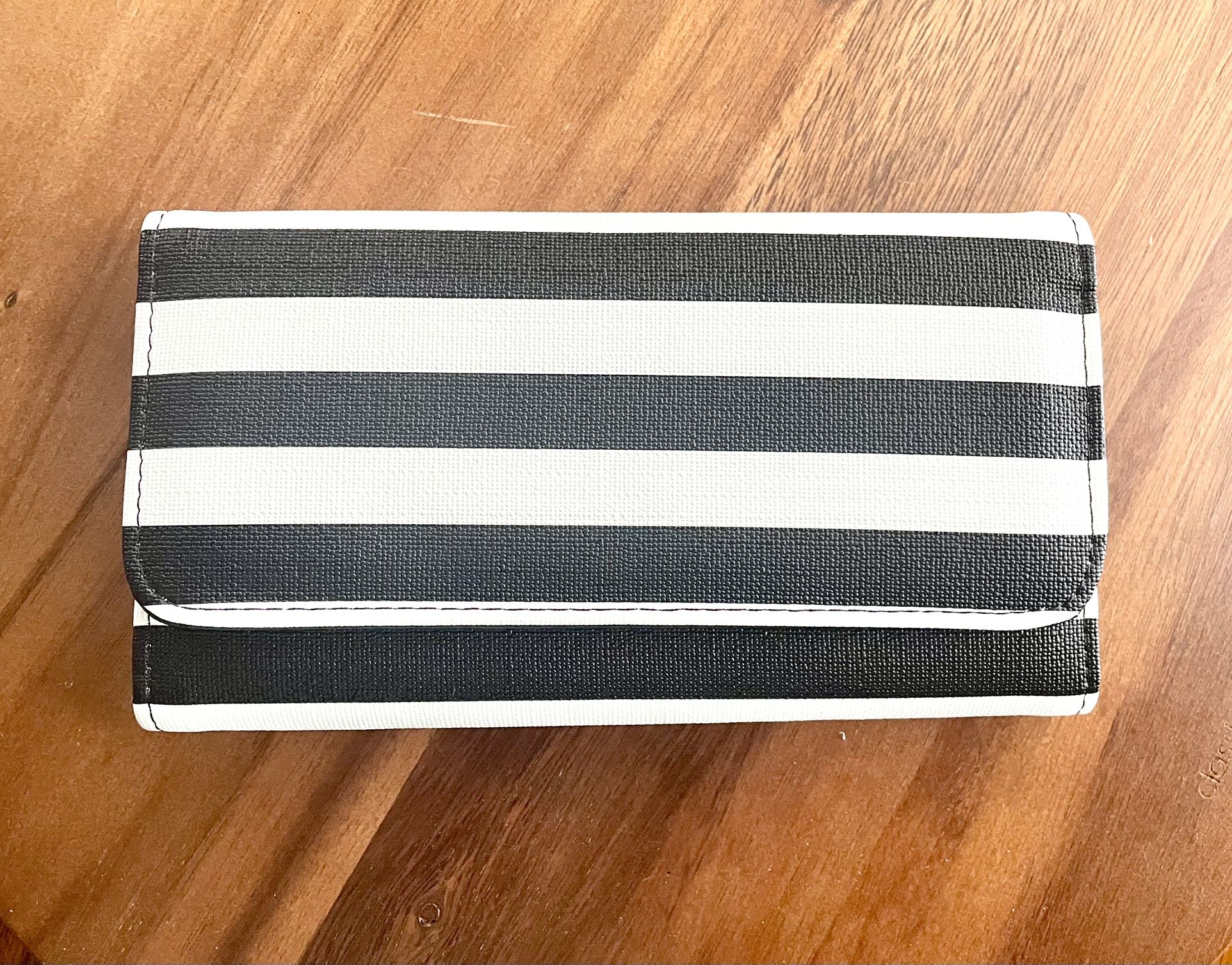 Kut From the Kloth Slim Striped Wallet Black White Leather FabFitFun LIO-FA-033