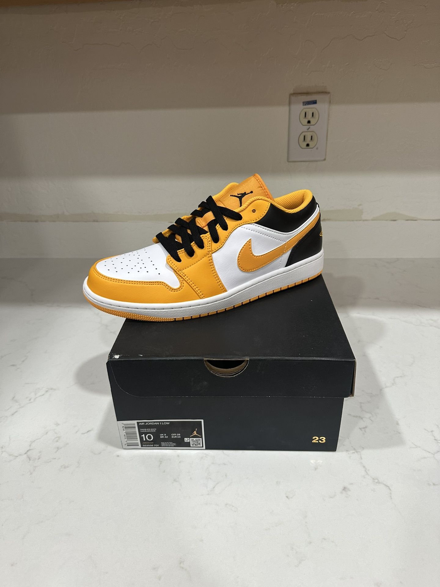 Jordan 1 Low Taxi