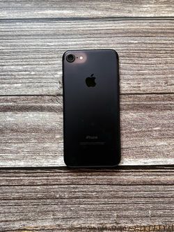 iPhone 7 UNLOCKED FOR ANY CARRIER!