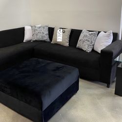 BLACK SECTIONAL COUCH 