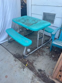 Lifetime kids table / bench