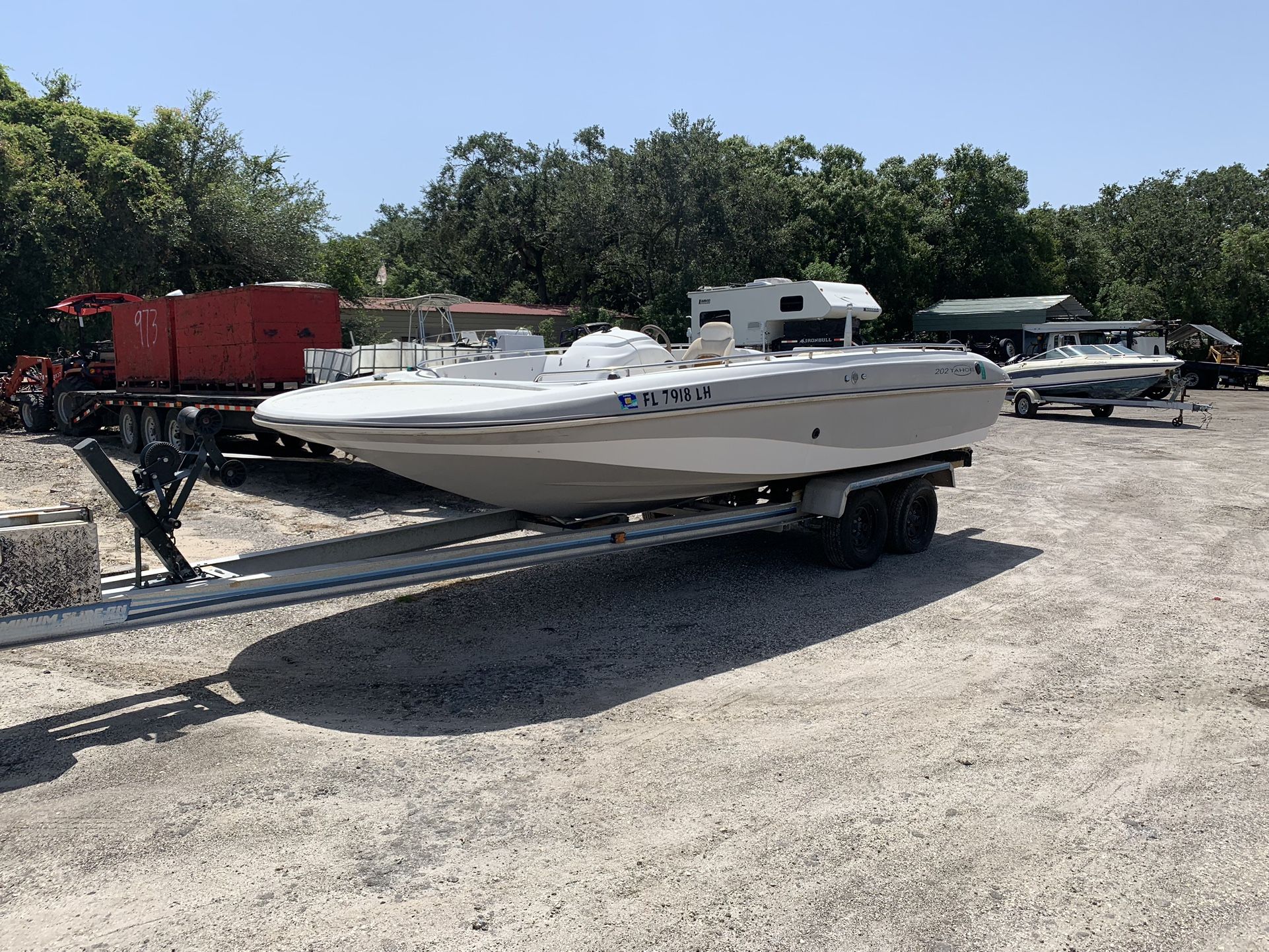 2000 Tahoe Deck boat