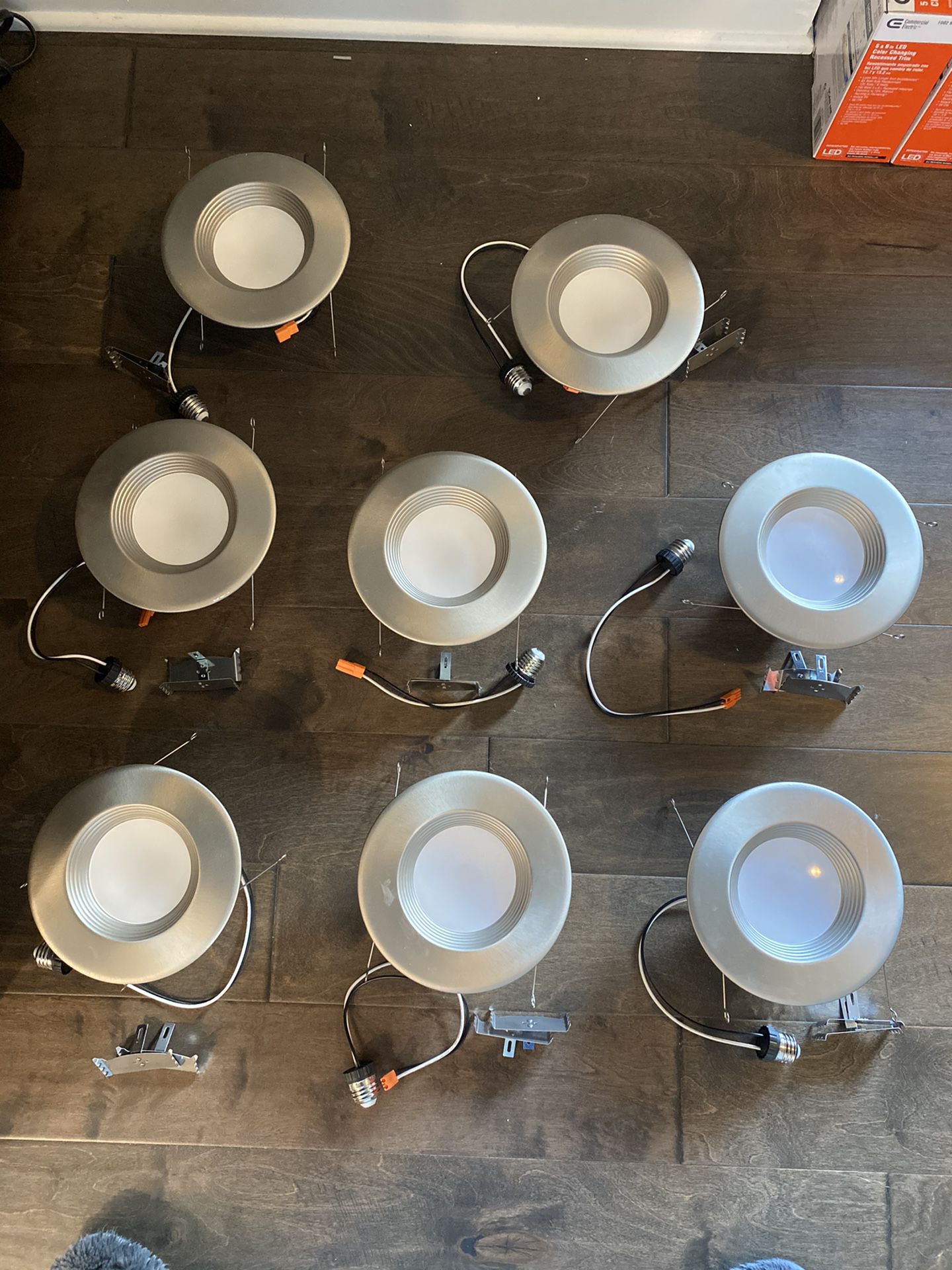 Set of 8 Recessed LED Lights 💡- Excellent Condition - Perfect for any ceiling 👌 kitchen, hallway, or bathroom