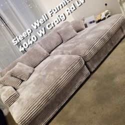 ✨️ Sectional Sofas✨️ Furniture Queen Bedrooms, Dining Avail