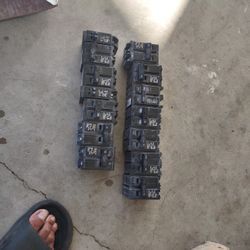 Electrical Material 11 30 Amp Breakers 2 15 Amp And 1 100 Amp Breakers