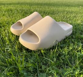 YEEZY SLIDES (BONE)