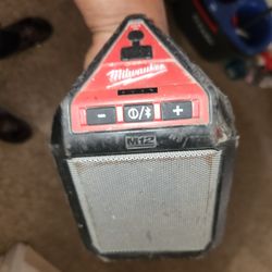 Milwaukee M12 Radio