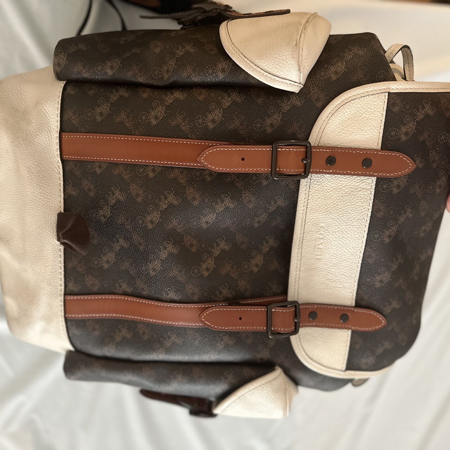 coach backpack with horse and carriage print || Hitch & Black/Grey  FASHION MYST COACH Hitch Backpack With Horse