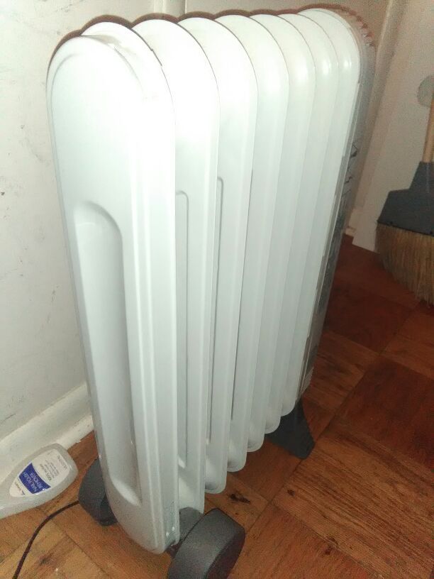 Oil heater Holmes accutemp Plus digital control for Sale in Reston, VA -  OfferUp