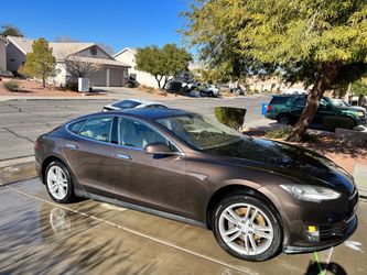 Tesla Model S85 with free supercharging