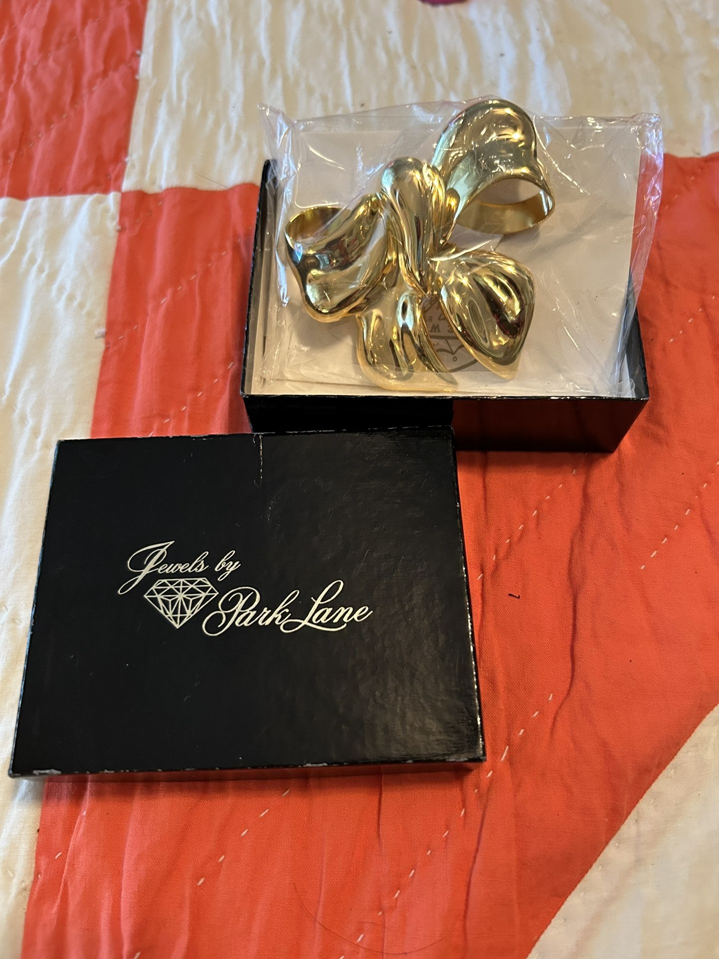 Jewels By Park Lane Gold Puff Bow Pin