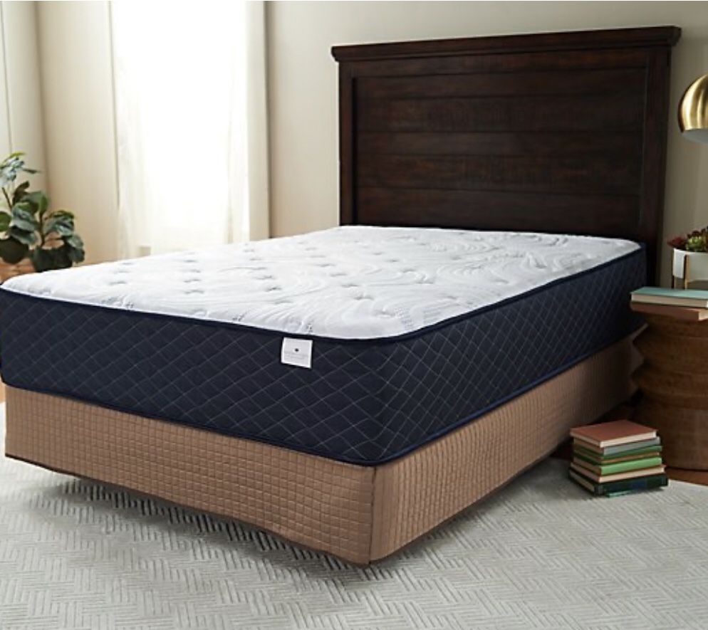 BRAND NEW QUEEN MATTRESS (MATTRESS IN A BOX)