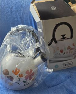 New Martha Stewart Whistling Tea Kettle 1.4 QT 🍄🌼