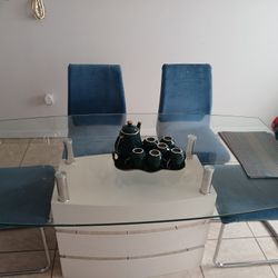 Dinning Table and Chairs