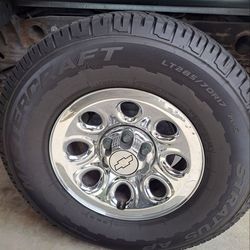 New Used 285/70/R17