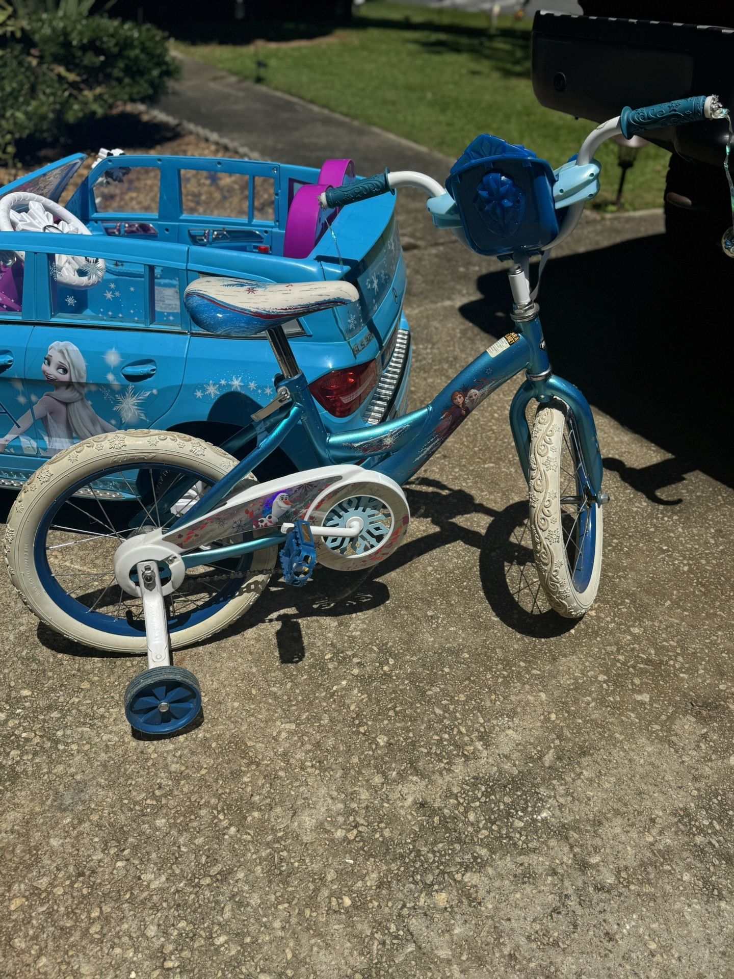 Frozen Kids Bike + Helmet