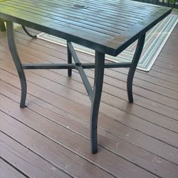 Topper table