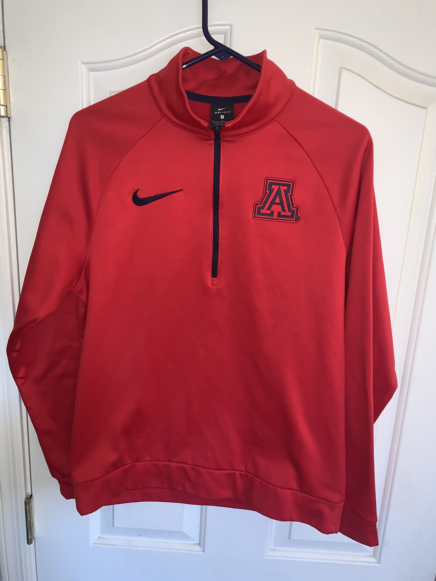 Men’s Nike Dri Fit UofA 1/2 zip Pullover!