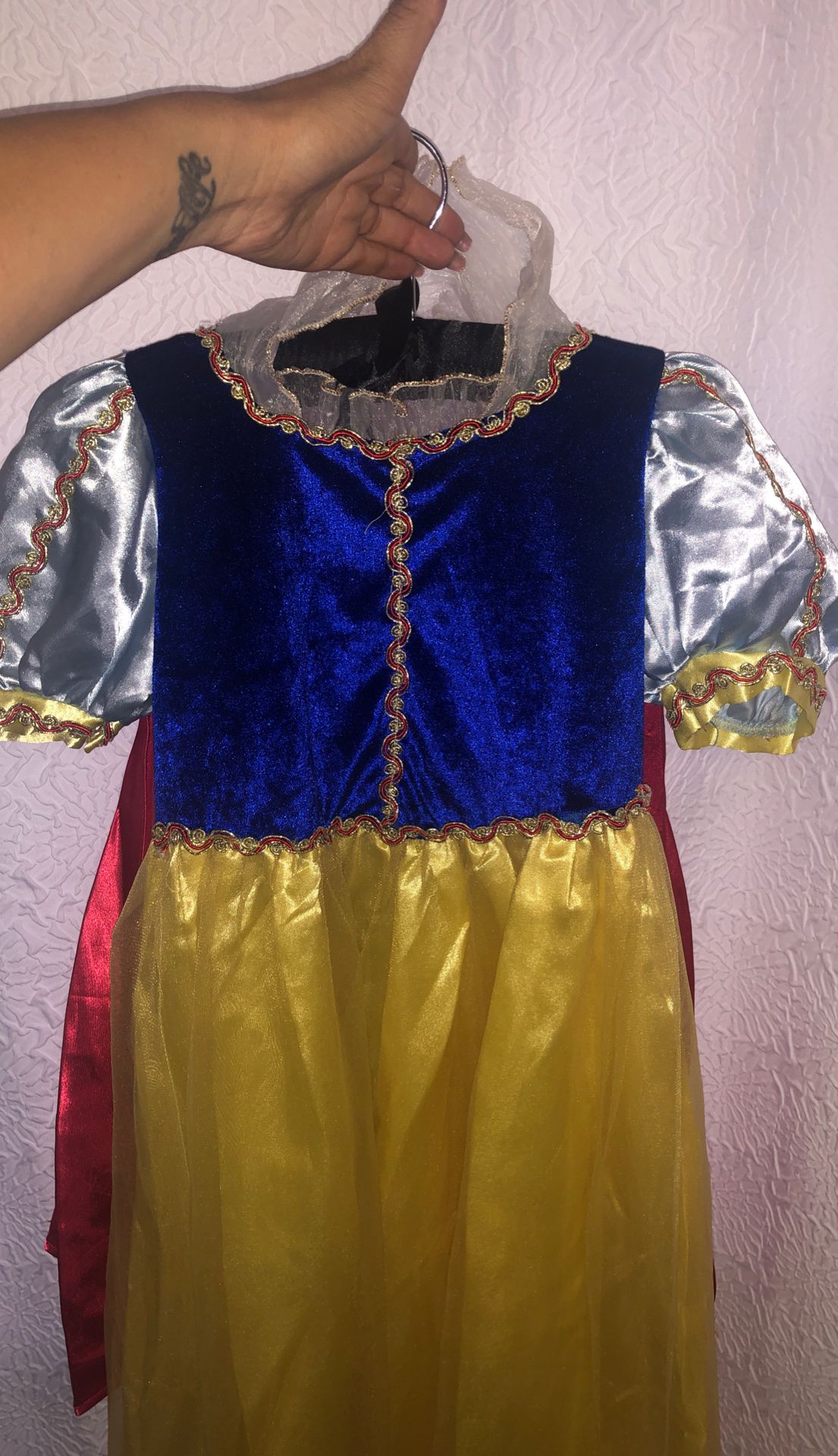 Disney Snow White costume in excellent condition