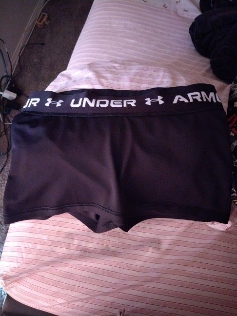 Under Armour Shorts Size Large
