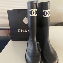 Rain Boots Size 7