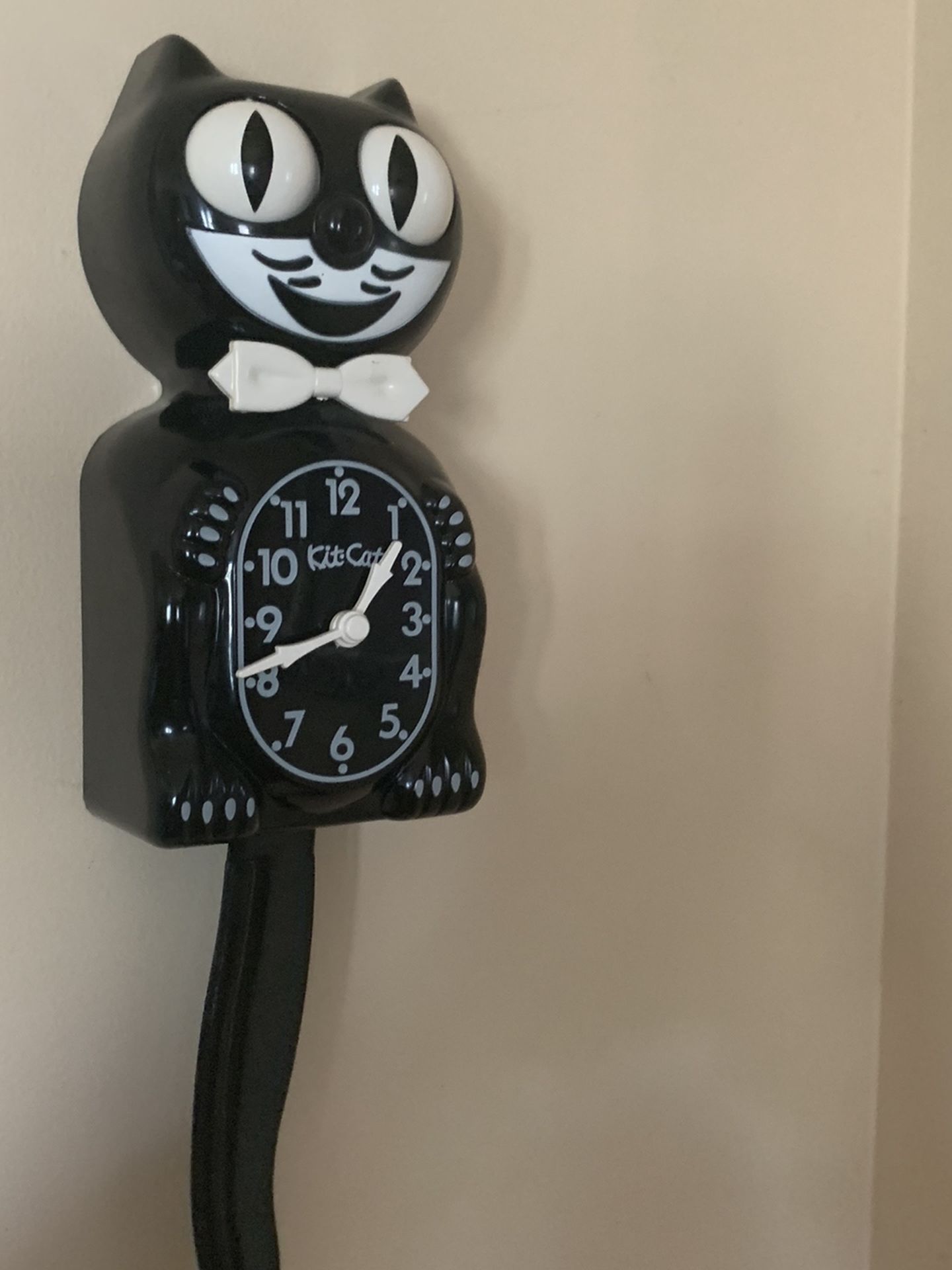 Kit Kat Clock Have Make And The Female Both Vintage Work Great
