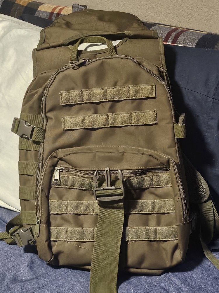 **LIGHTLY USED** TACTICAL BAG