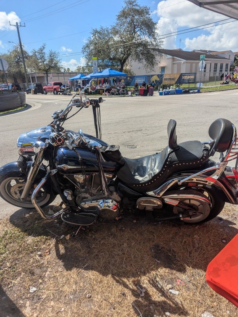 2005 Kawasaki Vulcan 2000cc. Motorcycle
