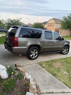 2011 Chevy suburban 1500