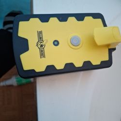 Yellow Jacket Power Plug