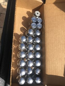 Chevy GMC OEM Lug Nuts And Wheel Locks