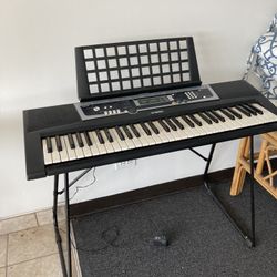 Keyboard on stand 