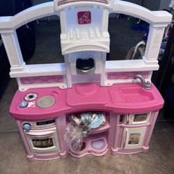 Kids Kitchen - $45, Sammamish Pick Up