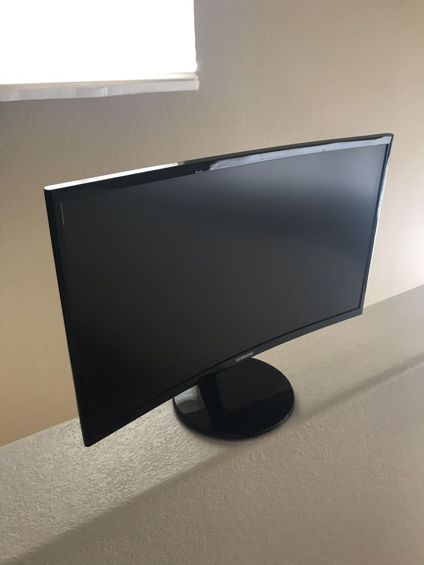 24’ Samsung Curved LED Monitor