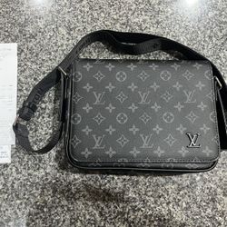Louis Vuitton District Pm Bag
