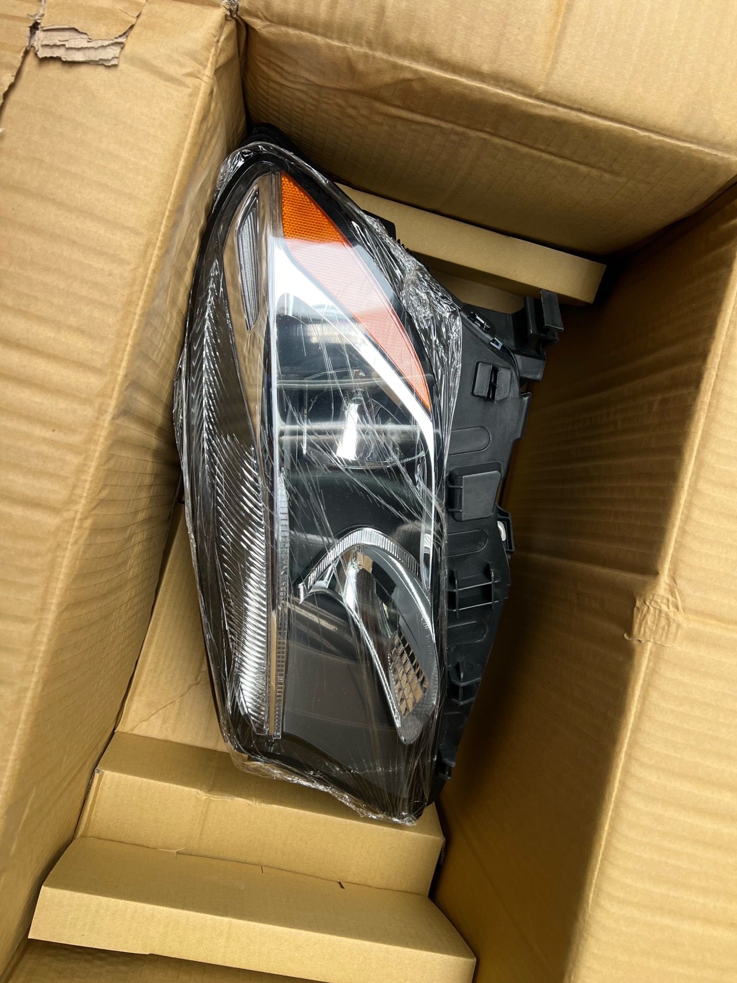 Capa certified left side headlight assembly Mercedes benz GLA CLASS 2015 to 2019 halogen